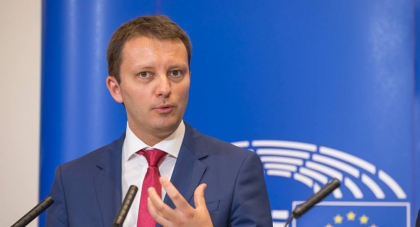 Războiul din Ucraina schimbă prioritățile UE. România riscă să piardă bani pentru drumuri, spitale, școli