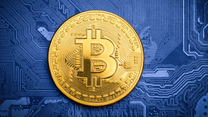 Bitcoin stabilește un nou record istoric de 126.000 de dolari, pe fondul tensiunilor politice din SUA și al cererii instituționale
