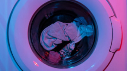 Îți speli hainele la temperatura greșită, avertizează un medic: setarea corectă pentru a ucide microbii. "E prea cald ca să fie ieftin și prea rece ca să omoare ceva”