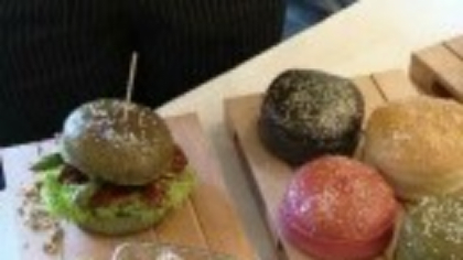 Noi reguli pentru produsele vegetale. UE interzice denumiri precum "friptură", "cârnat", "burger", dacă nu au carne
