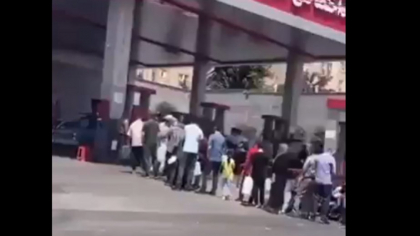 „Este înfricoșător”. Sute de persoane, inclusiv români, fug din Iran: „Sunt cozi lungi la benzinării şi penurie de combustibil”