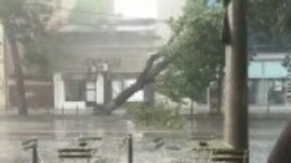 România, împărțită între coduri roșii de vijelii și de caniculă. Au fost doborâte 124 de recorduri zilnice de temperaturi