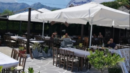 Români care se cred țepuiți la taverne în Grecia: ”Ar merge și un cântărit în fața clientului”