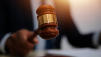 Bărbatul din Iași care a furat de la un tată cu copil primește o „lecție” de la judecători. Cum s-a întors apelul împotriva lui?
