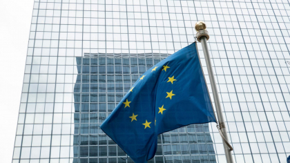 Comisia Europeană pregătește o modificare care ar permite folosirea agenților cancerigeni în machiaj și șampon