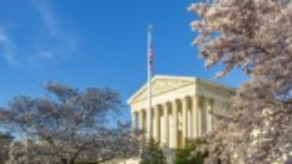 Curtea Supremă a SUA deschide calea concedierilor masive de funcţionari vrute de Trump