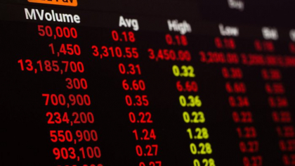 Bursa continuă să scadă după rezultatul alegerilor din weekend: Indicele BET pierde 0,9% la debutul şedinţei de marţi, tras în jos de Sphera (-2,4%), MedLife (-2%) şi Digi (-1,9%)