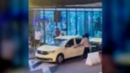 Taximetristul care l-a păcălit pe laureatul Premiului Nobel avea o mașină neinscripționată, care a pornit doar împinsă