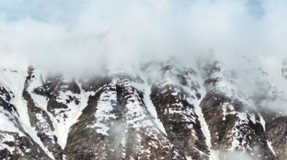 Primii alpiniști au ajuns pe Everest fără aclimatizare