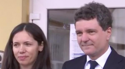 Nicușor Dan, aplaudat la secția de vot: Am votat cu gândul la oamenii muncitori. Aici am învățat, e important să știm de unde am plecat