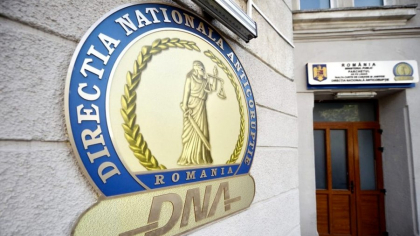 Șeful secției de neurochirurgie de la Spitalul „Dr. Carol Davila” și alți doi medici, acuzați de luare de mită, se află sub control judiciar