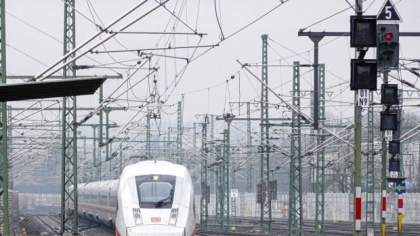 Pentru un român s-a oprit tot traficul într-o gară germană și au întârziat 17 trenuri: „Idiotul de pe șine”