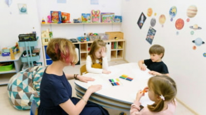 Deficiențe grave găsite la grădinița unde 12 copii și o educatoare au ajuns la spital cu toxiinfecție alimentară. Ce au descoperit inspectorii DSP