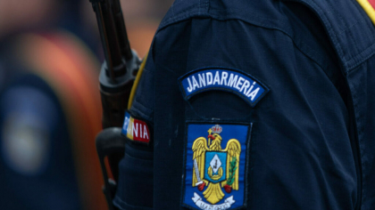 Două persoane au fost reţinute pentru ultraj la protestele din Piaţa Victoriei