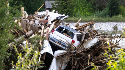 40 de case din Broşteni distruse de inundaţiile din vară au fost reconstruite