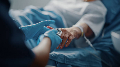 O moldoveancă este acuzată de moartea bătrânei pe care o îngrijea, în Italia: „Am lăsat-o singură doar pentru puțin timp” Femeia a murit din cauza arsurilor suferite