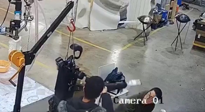 Scene șocante în China. Un robot cu inteligență artificială a reacționat violent în timpul unui test public