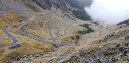Accesul pe Transfăgărășan ar putea fi taxat: „Foarte mult trafic, foarte multă poluare și gunoaie”