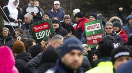 Partidul pro-rus din Bulgaria îndeamnă cetăţenii la "revoltă armată" împotriva aderării la moneda euro