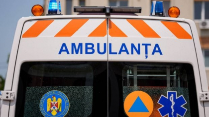 O fetiță de doi ani a murit după ce a căzut de la etaj într-un bloc din Sectorul 1. Medicii au făcut tot posibilul să o salveze