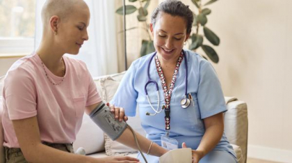 A fost lansat un site care îi învață pe medicii să comunice mai bine cu bolnavii de cancer și familiile lor