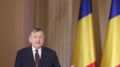 Crin Antonescu a dezvăluit motivul pentru care a refuzat să dea mâna cu Victor Ponta: „Am dat mâna și cu Băsescu după scandaluri mari, cu domnul Ponta nu o mai dau”