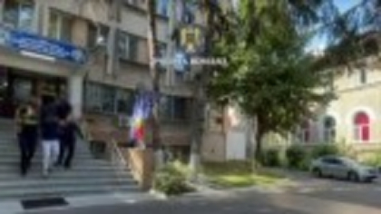 Tineri arestați după ce ar fi bătut și sechestrat un bărbat din Dâmbovița din cauza unei datorii
