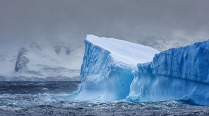 Un lanț uriaș de munți, de dimensiunea Alpilor, păstrat ca ”într-o capsulă a timpului” sub gheața din Antarctica