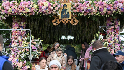Aproape 110.000 de pelerini au trecut pe la racla cu moaştele Sfintei Cuvioase Parascheva