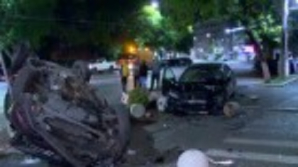Accident spectaculos în Capitală. Un bărbat s-a răsturnat cu mașina pe care a furat în timp ce era urmărit de poliție