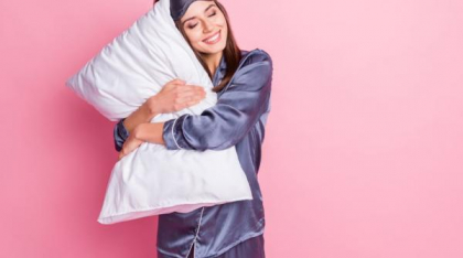 Pijamale din satin vs. pijamale din bumbac: Ce să alegi?