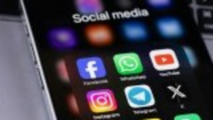 Un grup de familii din Italia dă în judecată Facebook, Instagram şi TikTok pentru efectele nocive asupra copiilor