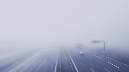 Cod galben de ceață și vânt în mai multe județe. Rafale de până la 120 km/h anunțate de meteorologi