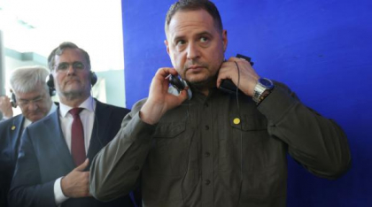 Analiză The Economist. Luptele politice din Ucraina escaladează, iar în spatele lor e un om care a „monopolizat” urechea lui Zelenski