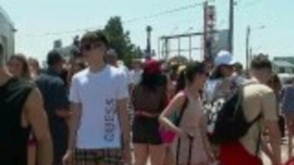 Costineștiul devine epicentrul distracției. „Beach, Please!” a blocat traficul și a adus zeci de mii de turiști la mare