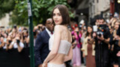 Lily Collins, apariție spectaculoasă la prezentarea Calvin Klein de la New York Fashion Week. GALERIE FOTO
