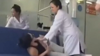 Dentista a luat la bătaie pacienta care venise să- ceară socoteală, în Vietnam: „M-a lovit cu o bară metalică, mi-a spart ochelarii și telefonul”