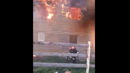 VIDEO Staţia meteorologică și cabana de pe Vârful Vlădeasa (Cluj) au ars într-un incendiu