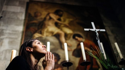 Femeile contemporane față în față cu Ortodoxia. De ce violența domestică e și un parțial eșec pastoral care trebuie asumat 