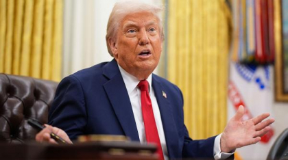 Lovitură pentru Donald Trump: un judecător numit de el declară „ilegală” utilizarea „Legii Inamicilor Străini” pentru deportări rapide