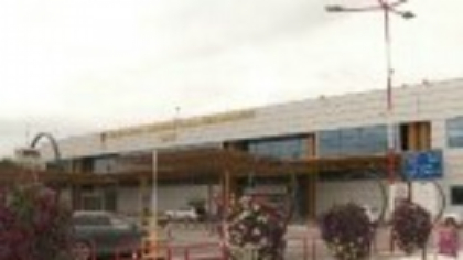Un avion cu sute de pasageri a survolat 11 minute pe aeroportul din Cluj-Napoca după ce un controlor ar fi adormit în tură