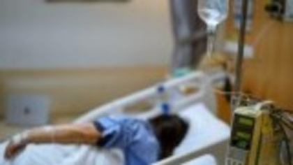 O femeie însărcinată în moarte cerebrală este obligată să nască pentru că avortul a fost interzis. Ce spun medicii