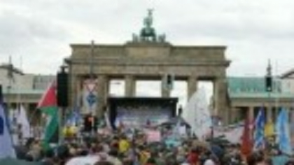 "Toate războaiele sunt o crimă". Cel puţin 12.000 de oameni au participat la Berlin la un miting pro-Gaza. GALERIE FOTO