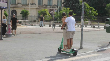 Trotinetele electrice au speriat Europa – de la „soluție verde” la sursă a haosului
