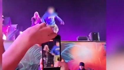 Adolescent rănit la „Beach, Please!”, după ce a fost pus de un rapper să sară de pe scenă. Reacția lui Selly: „Atitudine iresponsabilă”