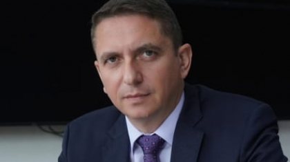 Unul dintre directorii de la compania de stat în care membrii CA, inclusiv bărbații, primesc "spor de femeie", își donează statului 20% din salariu