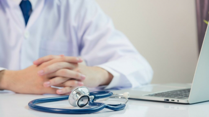 11 medici și asistenta șefă au fost amendați în scandalul infecțiilor nosocomiale de la Maternitatea din Târgu Jiu