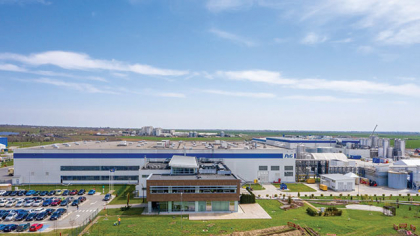 Gigantul P&amp;G dezvoltă producţia din România de la Urlaţi, unde deţine două fabrici. În 30 de ani, americanii au pariat peste 170 mil. euro pe piaţa locală. „România e un centru de producţie pentru P&amp;G“