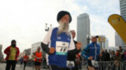 Cum a murit la 114 ani cel mai bătrân maratonist din lume. ”Furtuna cu turban” a început să alerge la 89 de ani