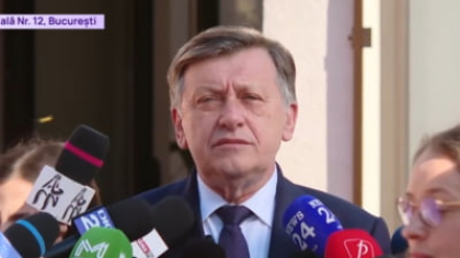 Crin Antonescu la vot, alături de Adina Vălean și fiica lor. Pentru ce a votat Irina